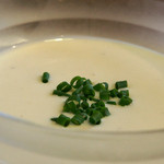 ビストロ プペ - ４）ジャガイモの冷製スープ