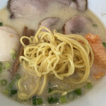 LUNAの世界 - 麺はパスタを使用