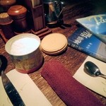 クローバーステーキハウス - タレなしでいただくことをお伝えすると、フランス産のお塩を出してくれました。