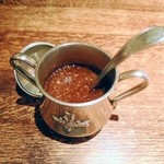 クローバーステーキハウス - お店のステーキソース。