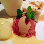 クローバーステーキハウス - いちごのシャーベット。