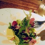 クローバーステーキハウス - 赤いのは、ビーツだそうです。