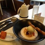 プティトリー - 桃のパフェ【アシェットデセール(皿もりのデザートを意味するフランス語)】