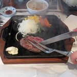 黒毛和牛俵ハンバーグ スモール(1529円)+和風セット(539円)