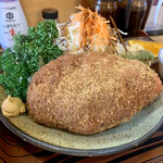 とんかつ一幸 - まさに…巨大なメンチカツ♡
