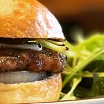 BurgerShop HOTBOX - ラム　＆　フェタチーズバーガー　アイヌネギで元気に
      フレンチフライ付
      