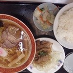 ラーメンロッジ - 最上川セット（９４０円）ラーメン＋生姜焼き＋ご飯+漬物