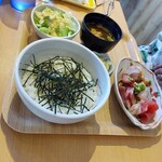 花板食堂 イシカワ - 料理写真:　　　　　　　　　海鮮丼定食