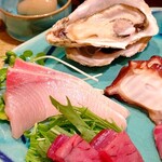新菜しもん - 生牡蠣は塩で、ぶりは脂ノリノリ！
