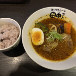 Supukarenotanakasan - 道内産肉付豚軟骨煮込みスープカレー