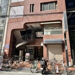 Osaka Bai Mmi - お店はこのビルの1階♪