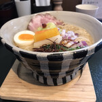 ORIBE - 白湯麺　横アングル