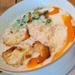 Yotsuya Ippindou - スープは 豆乳感とラー油がマッチしていて美味しいです。