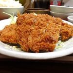 とんかつは飲み物。 - ロースかつ1.5倍定食（山盛）肉の日増量890円（惣菜３種類無料、ご飯おかわり無料）