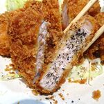 とんかつは飲み物。 - ロースかつ1.5倍定食（山盛）肉の日増量890円（惣菜３種類無料、ご飯おかわり無料）