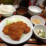 とんかつは飲み物。 - ロースかつ1.5倍定食（山盛）肉の日増量890円（惣菜３種類無料、ご飯おかわり無料）