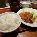 とんかつは飲み物。 - ロースかつ1.5倍定食（山盛）肉の日増量890円（惣菜３種類無料、ご飯おかわり無料）