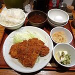 とんかつは飲み物。 - ロースかつ1.5倍定食（山盛）肉の日増量890円（惣菜３種類無料、ご飯おかわり無料）