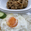 カパオ タイ - 料理写真:豚肉にんにくソースかけごはん 800円