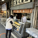 玉八商店 - 店頭は静か。