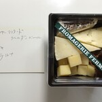 フェルミエ - おつまみチーズセット チーズの名称を紙に書いて下さいました