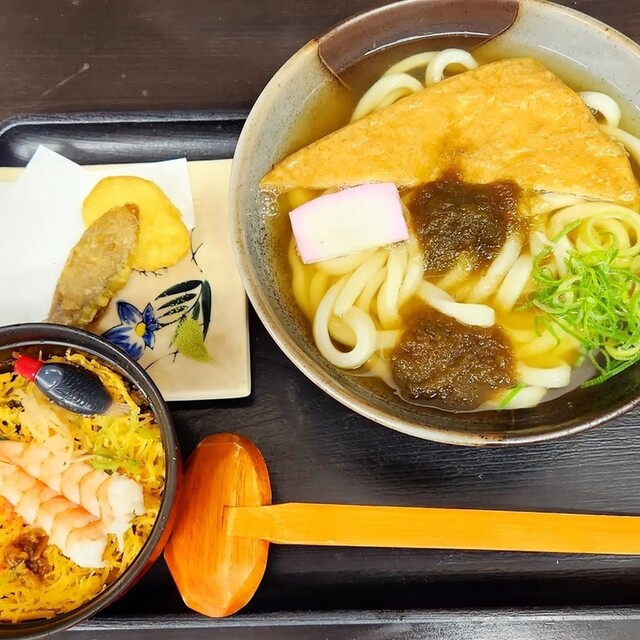 うどんとちらし寿司のセット』by よっしーあにき : さぬきうどん 麦笑