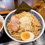 つけ麺　秋山 - 麺　中盛　朝には多かった…