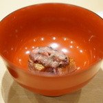 三谷 - 炙ったマグロに中落ちとキャビアを和えたもの