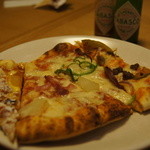 シェーキーズ MARK IS 静岡店 - タバスコ２種類ある