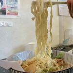 らー麺　Do・Ni・Bo - 平打ちのちぢれ太麺をリフトUP⤴️