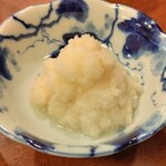 Matsuou - 辛味大根（￥４２０）は専用の生醤油（？）で頂きます（￥４２０）。