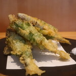 こころや - 稚鮎の紫蘇巻き天ぷらアップ
