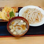Teuchi Udon Hirata - 旨コク肉汁うどん+野菜天ぷら盛合わせ