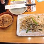 一軒め酒場 - 煮込み・山盛りモヤシ炒め