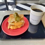 ファブリック - 3種のチーズメルト・サンドとブレンドコーヒー