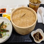 靖茶居 - 料理写真:ピータン粥と小籠包のセット¥980