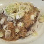 ユキオントコ - [ランチ]ステーキ丼(玉ねぎソースがかかっています)