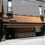 さか卯 - 大阪北新地・かが万のあるビルですね。