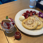 ALOHA TABLE - あまおう苺のビッグアイランド・ビーハニーパンケーキ2,145円