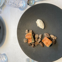 ナチュール・エ・サンス - シフォンサレ　燻製クリーム　クリームは最初燻製の煙が入った容器と共に登場します。燻製の香りで口中が一気に燻製になります笑