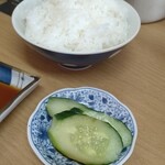 江ちゃんラーメン - ご飯&胡瓜の浅漬♪