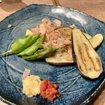Nodoguro No Nakamata - 旬の焼き野菜盛り合わせ：黄金カブ、茄子、万願寺とうがらし もろみ味噌と生姜