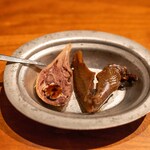 鳩肉屋 - 2023.4 鳩の脳味噌バルサミコ酢ソース、鳩の干し手羽肉