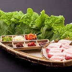 Gyuuriki Asuka - 豚カルビ+チシャセット！オススメのチシャ菜セットも人気です♪