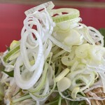 ラーメン もっけだの - 2023.4限定『海老塩ラーメン野菜マシマシ+ネギ』のネギ