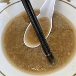 ラーメン もっけだの - 2023.4限定『海老塩ラーメン野菜マシマシ+ネギ+ニンニク』のスープ