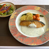 ル・パラディ - サーモンのポッワレのヨーグルトソース