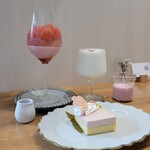 Nanashino - さくらとグレープフルーツのグラス、桜ムースと北海道チーズケーキ、自家製さくらオレ(ICE)
