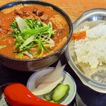 さぬきうどん　ゆう庵 - ぼっかけのせカレーうどん