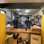 ラーメンにっこう - 厨房ですね。